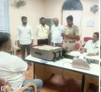 ರಾಮದುರ್ಗದಲ್ಲಿ 1.54 ಕೋಟಿ ಹಣ ವಶ