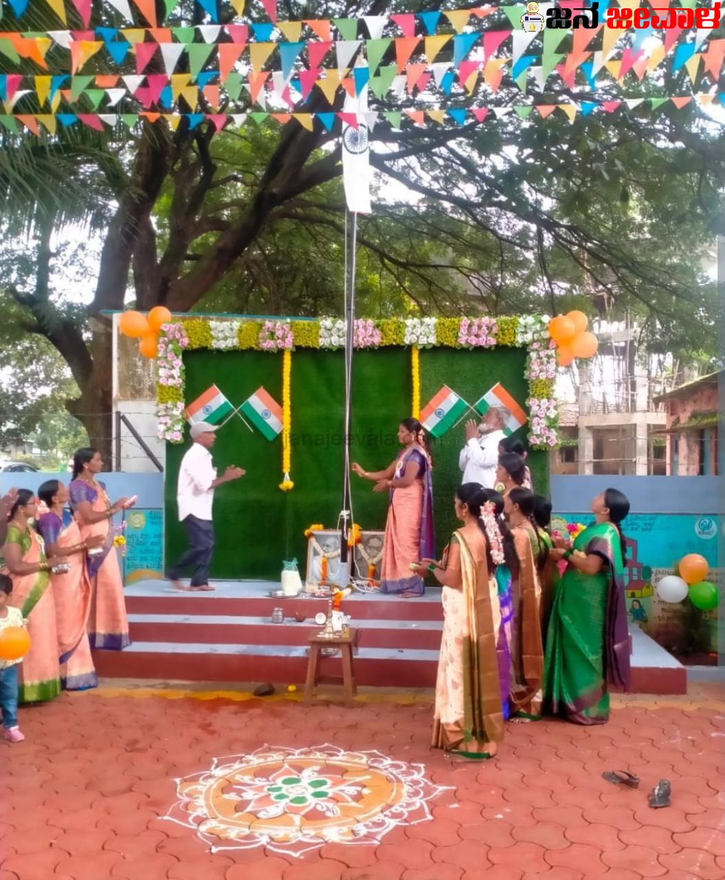 ಸಂತಿ ಬಸ್ತವಾಡದಲ್ಲಿ ಸ್ವಾತಂತ್ರ್ಯ ದಿನಾಚರಣೆ