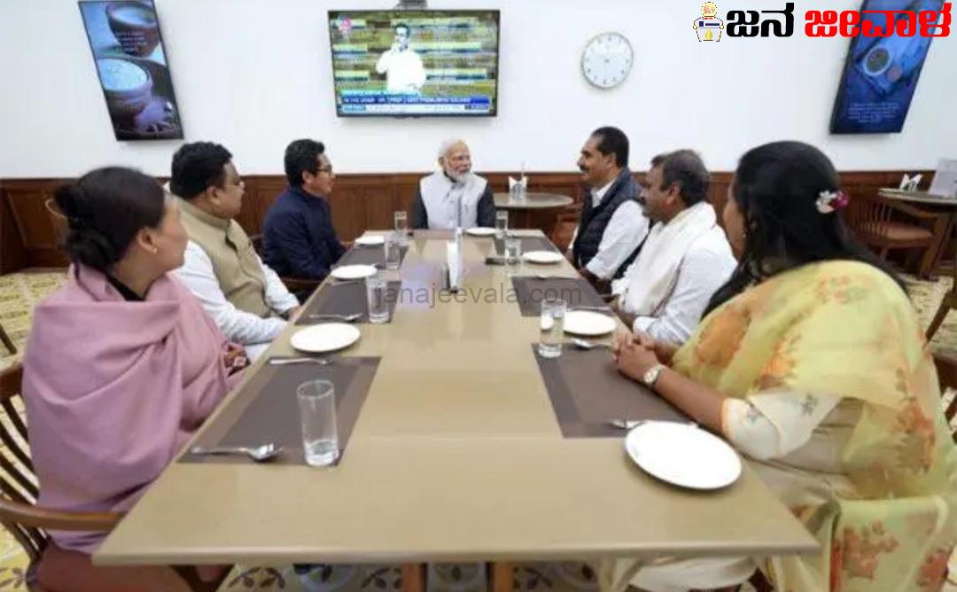 3.5 ಗಂಟೆ ನಿದ್ರೆ, ಸಂಜೆ 6 ಗಂಟೆ ಬಳಿಕ ಊಟ ಮಾಡಲ್ಲ ಹೊರಬಿತ್ತು ಮೋದಿಯವರ ರಹಸ್ಯ !