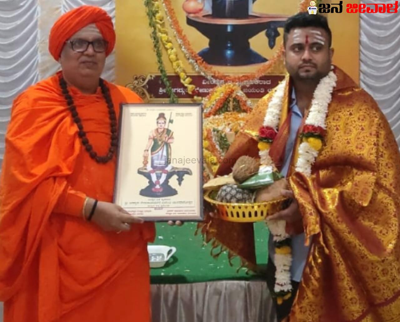 ಹುಕ್ಕೇರಿ ಶ್ರೀಗಳ ಆಶೀರ್ವಾದ ಪಡೆದ ಕಾಂಗ್ರೆಸ್ ಅಭ್ಯರ್ಥಿ ಮೃಣಾಲ್ ಹೆಬ್ಬಾಳ್ಕರ್