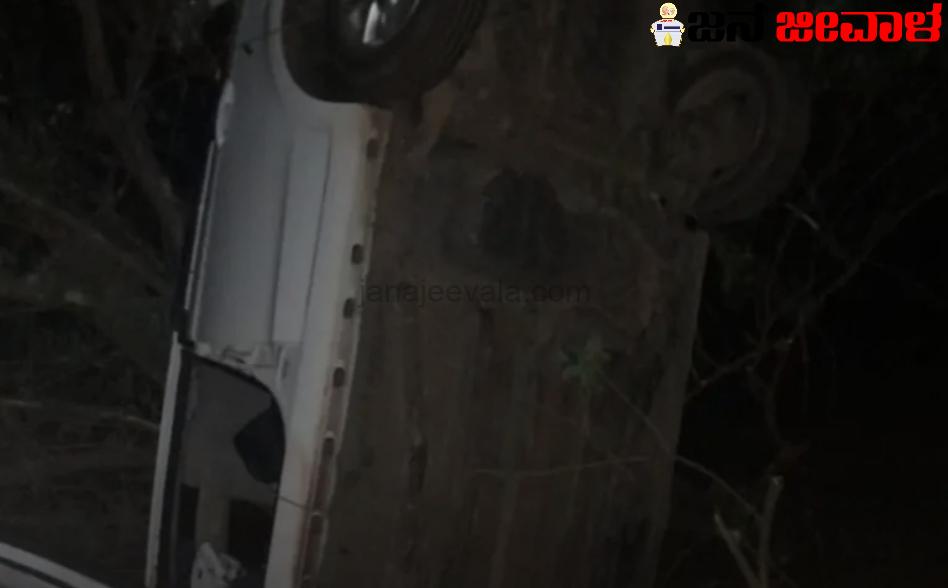ಬೆಳಗಾವಿ ಬಳಿ ಕಾರು ಮಗುಚಿ ಮೂವರಿಗೆ ಗಾಯ