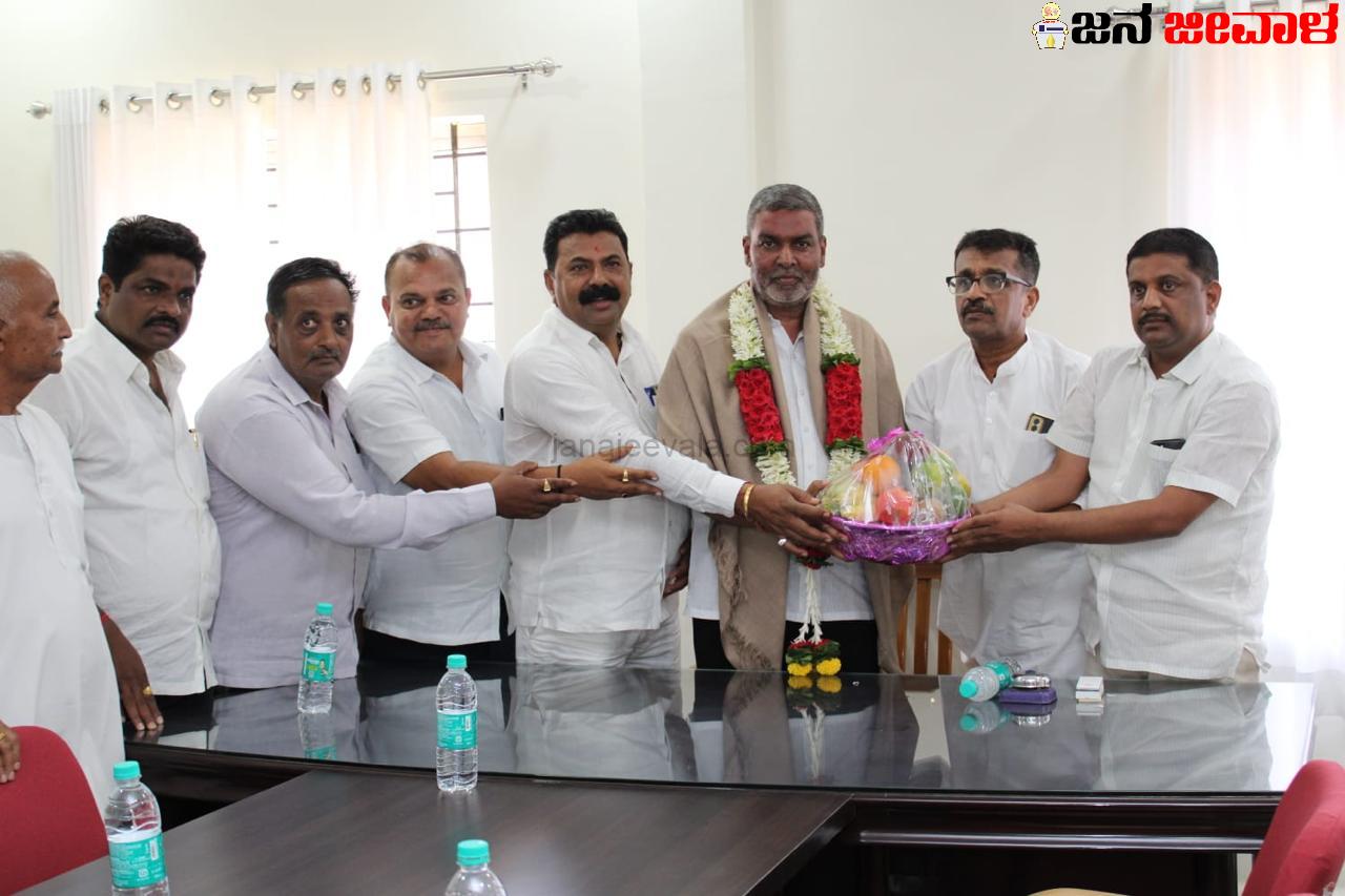 ಬೆಮೂಲ್ ಆಡಳಿತ ಮಂಡಳಿಯ ನೂತನ ಅಧ್ಯಕ್ಷರಾಗಿ ಬಾಲಚಂದ್ರ ಜಾರಕಿಹೊಳಿ ಅವಿರೋಧವಾಗಿ ಆಯ್ಕೆ-ಬೆಳಗಾವಿಯಲ್ಲಿ 250 ಕೋ.ರೂ. ವೆಚ್ಚದ ಸ್ವಯಂ ಚಾಲಿತ ಮೆಗಾ ಡೇರಿ ಸ್ಥಾಪನೆಗೆ ಹೆಚ್ಚಿನ ಒತ್ತು-ಬಾಲಚಂದ್ರ ಜಾರಕಿಹೊಳಿ