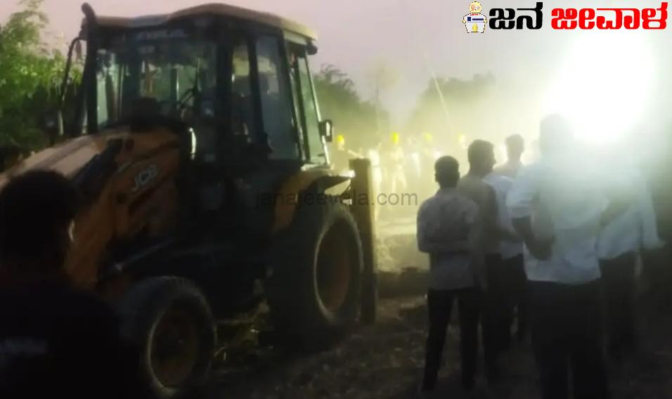 ವಿಜಯಪುರ; ಅಜ್ಜನ ಕೊಳವೆ ಬಾವಿಗೆ ಬಿದ್ದ 2 ವರ್ಷದ ಬಾಲಕ, ರಕ್ಷಿಸಲು ಹರಸಾಹಸ