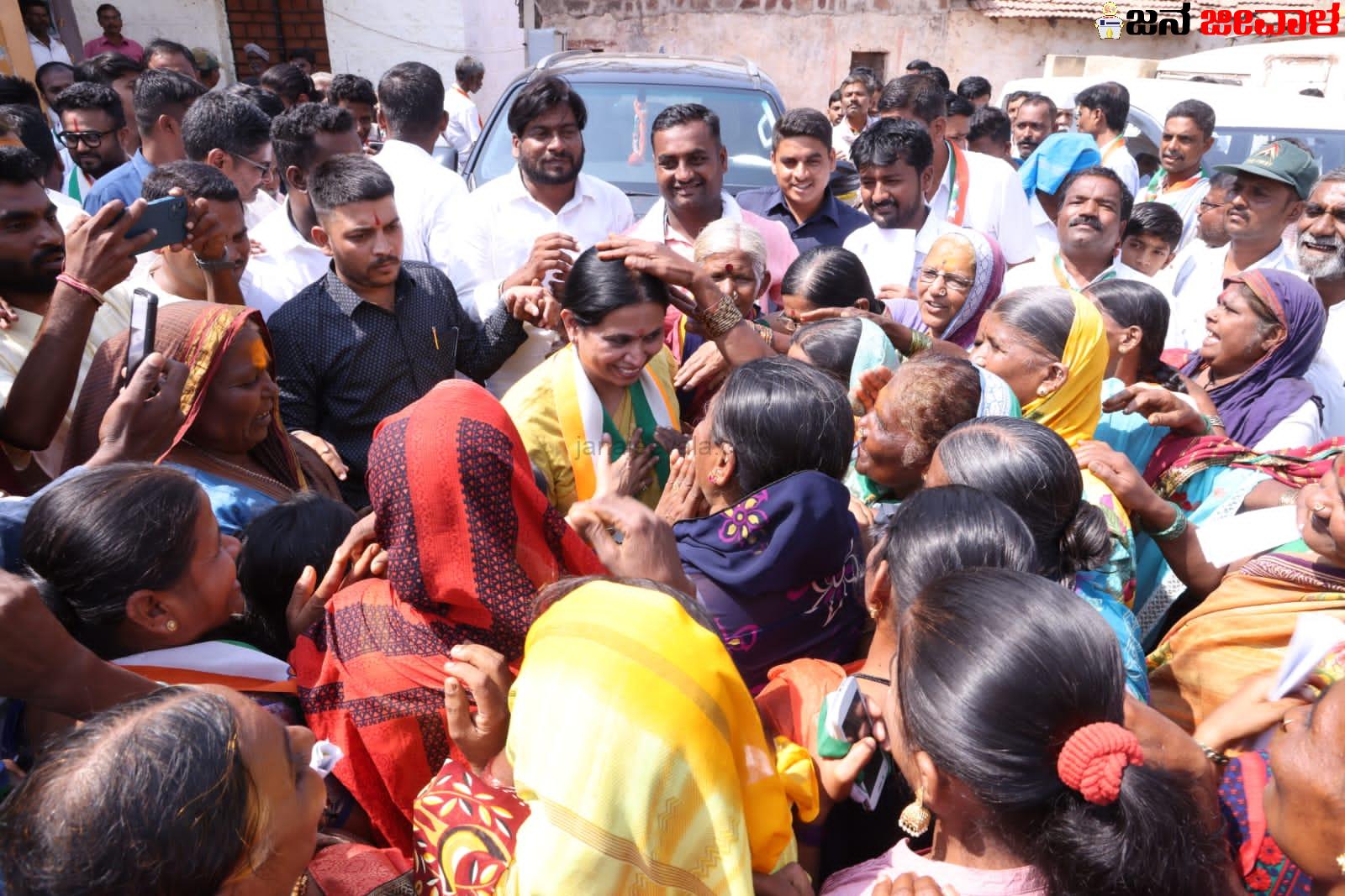 ಕೇಂದ್ರದಿಂದ ಕರ್ನಾಟಕಕ್ಕೆ ಮಲತಾಯಿ ಧೋರಣೆ: ಸಚಿವೆ ಲಕ್ಷ್ಮೀ ಹೆಬ್ಬಾಳ್ಕರ್