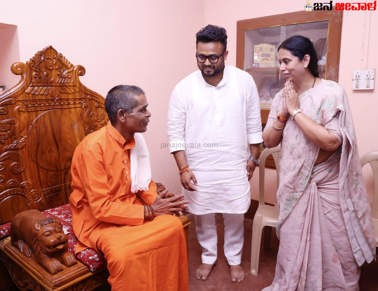 ಗೋಕಾಕ ಕ್ಷೇತ್ರದಲ್ಲಿ ಸಚಿವೆ ಲಕ್ಷ್ಮೀ ಹೆಬ್ಬಾಳ್ಕರ್ ಮತ ಯಾಚನೆ : ಕಾಂಗ್ರೆಸ್ ಅಭ್ಯರ್ಥಿಗೆ ವ್ಯಕ್ತವಾಯ್ತು ಅಭೂತಪೂರ್ವ ಬೆಂಬಲ !
