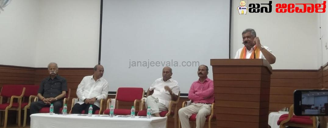 ನಾನು ಸಹ ಕೆಎಲ್ಇ ಸಂಸ್ಥೆಯ ಹೆಮ್ಮೆಯ ವಿದ್ಯಾರ್ಥಿ: ಈ ಸಲ ನನಗೆ ಮತ ಕೊಡಿ-ಕೆಎಲ್ ಇ ಪರಿವಾರದಲ್ಲಿ ಮತಯಾಚನೆ ಮಾಡಿದ ಜಗದೀಶ ಶೆಟ್ಟರ್