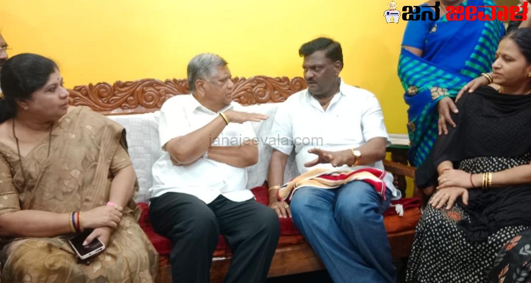 ನೇಹಾ ಮನೆಗೆ ಭೇಟಿ ನೀಡಿ, ಪೋಷಕರಿಗೆ ಧೈರ್ಯ ತುಂಬಿದ ಜಗದೀಶ್ ಶೆಟ್ಟರ್