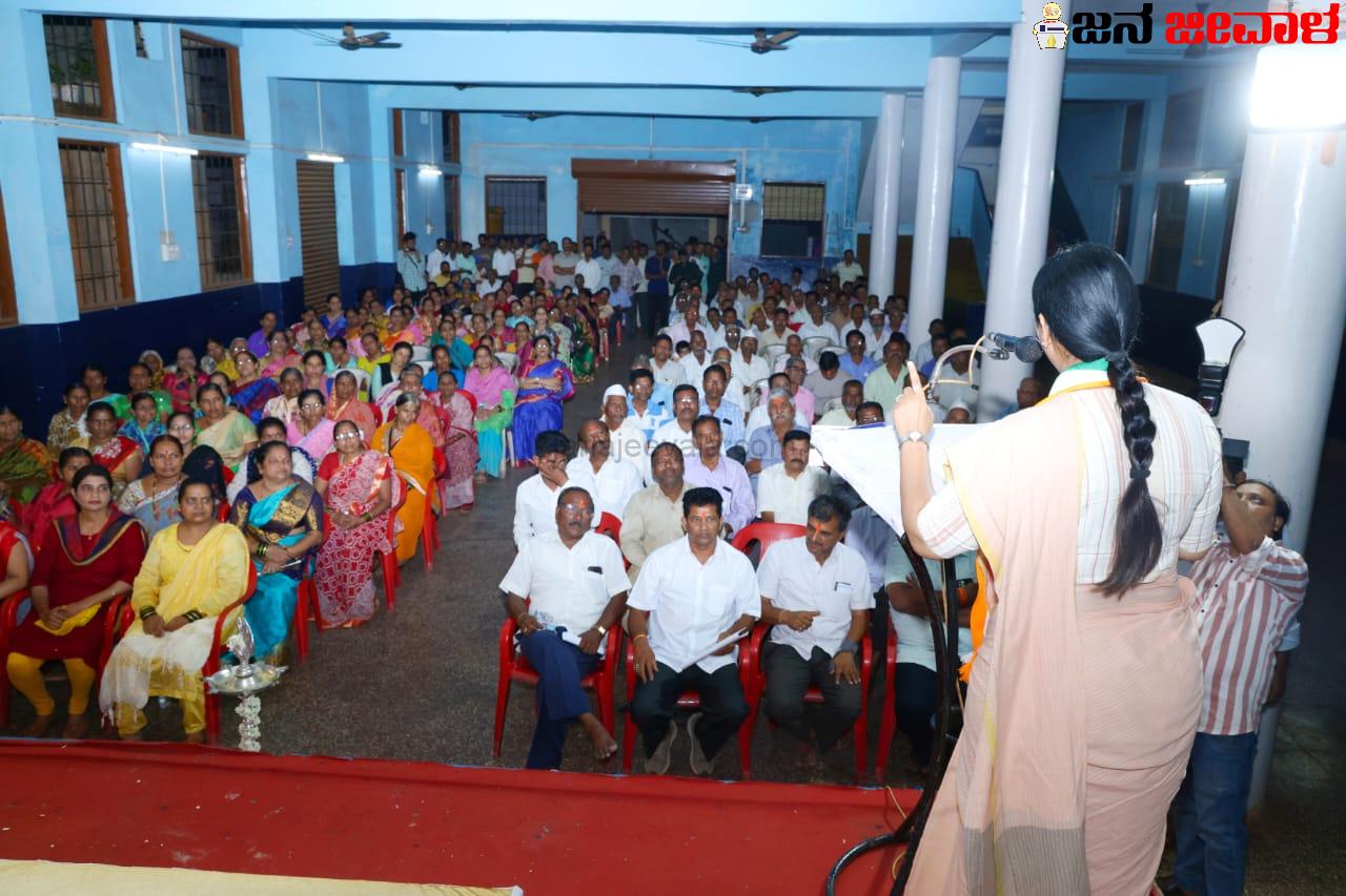 ಅವರ ಮುಖಕ್ಕೆ ಕನ್ನಡಿ ತೋರಿಸಿದ್ದೇನೆ - ಜಗದೀಶ್ ಶೆಟ್ಟರ್ ಗೆ ಲಕ್ಷ್ಮೀ ಹೆಬ್ಬಾಳಕರ್ ತಿರುಗೇಟು