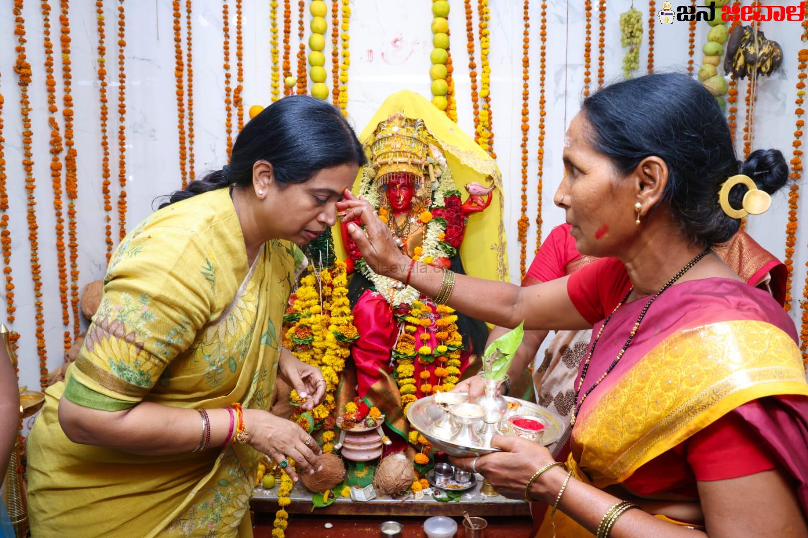 ವಿವಿಧೆಡೆ ಸಚಿವೆ ಲಕ್ಷ್ಮೀ ಹೆಬ್ಬಾಳಕರ್ ಪ್ರಚಾರ: ಎಲ್ಲೆಡೆ ಭಾರೀ ಬೆಂಬಲ