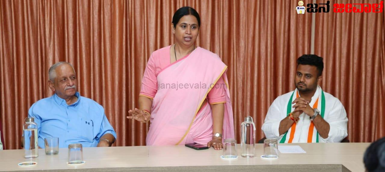 ಬೆಳಗಾವಿ ಕೈಗಾರಿಕೋದ್ಯಮಿಗಳ ಜೊತೆ ಲಕ್ಷ್ಮೀ ಹೆಬ್ಬಾಳಕರ್, ಮೃಣಾಲ ಹೆಬ್ಬಾಳಕರ್ ಸಮಾಲೋಚನೆ