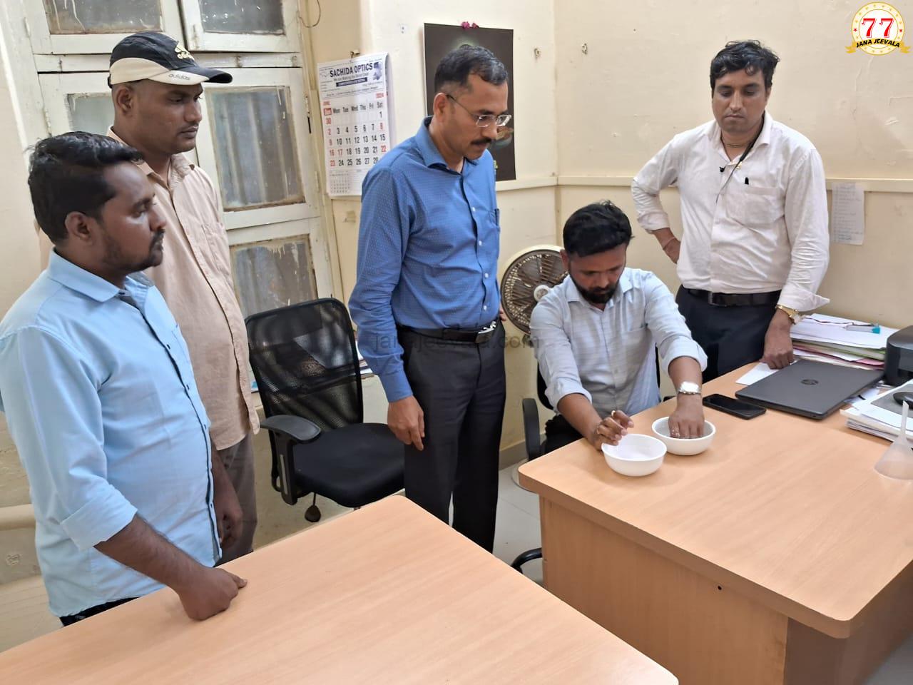 THO ಕಚೇರಿ ಲೀಗಲ್ ಕಳ್ಳಾಟ: ಡಾ. ಸಂಜಯ ಡುಮ್ಮಗೋಳ ಸಹಾಯಕ ಶಂಭು ರಾಚನ್ನವರ ಲೋಕಾ ಬಲೆಗೆ