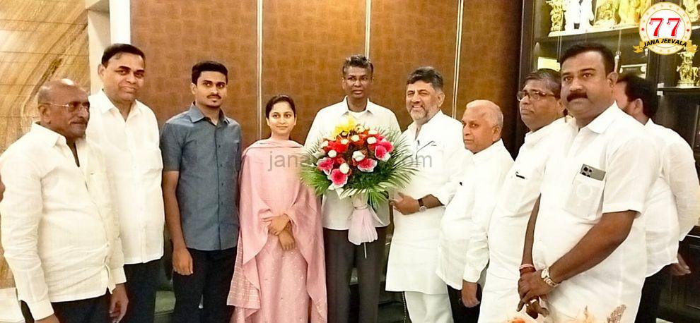 ಡಿಸಿಎಂ ಡಿಕೆಶಿ ಭೇಟಿಯಾಗಿ ಆಶೀರ್ವಾದ ಪಡೆದ ಸಂಸದೆ ಪ್ರಿಯಂಕಾ ಜಾರಕಿಹೊಳಿ