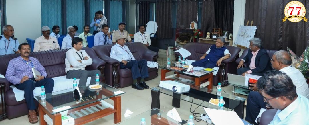 ಮಹತ್ವದ ಚರ್ಚೆ : ಬೆಳಗಾವಿ ಸಾಂಬ್ರಾ ವಿಮಾನ ನಿಲ್ದಾಣದ ಪ್ರಾಧಿಕಾರದ ಅಧಿಕಾರಿಗಳೊಂದಿಗೆ ಸಭೆ ನಡೆಸಿದ ಜಗದೀಶ ಶೆಟ್ಟರ