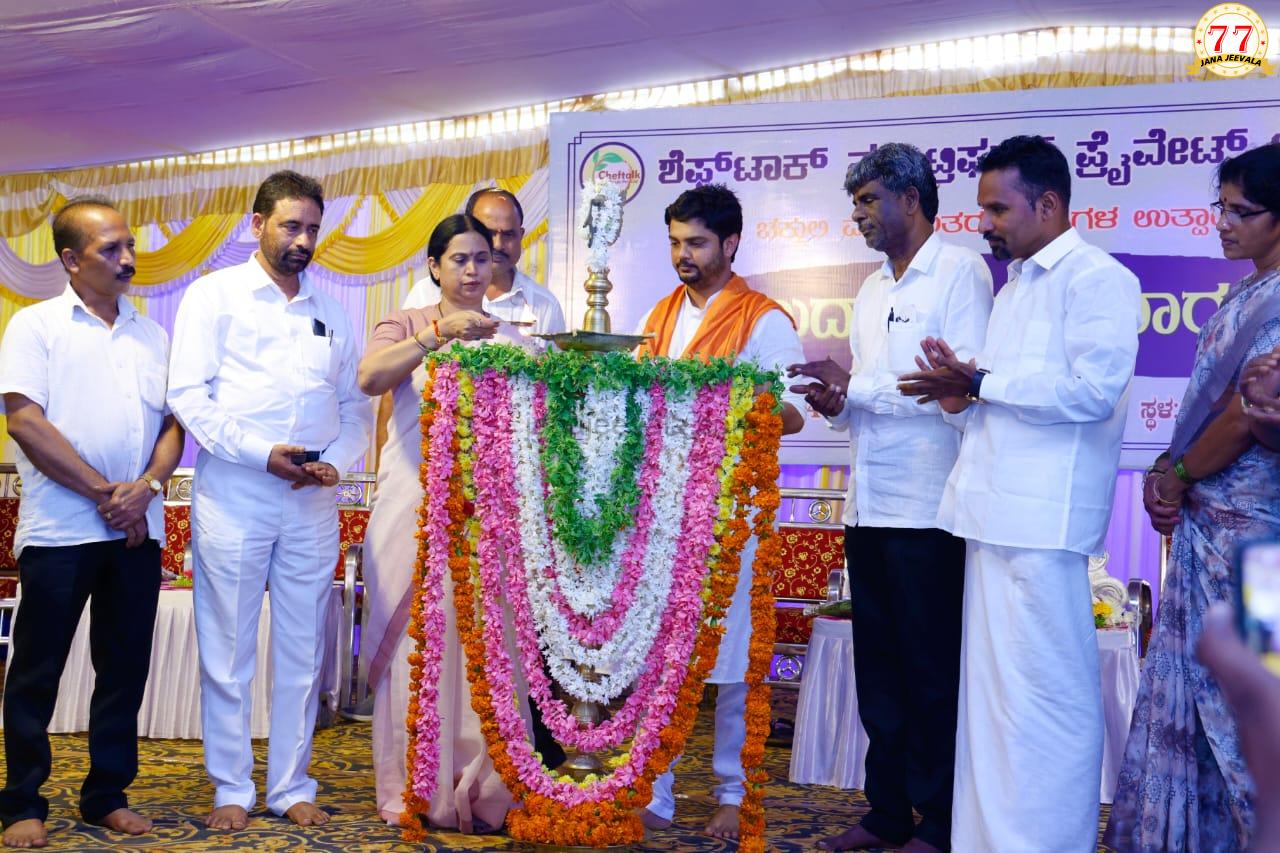 ಮಹಿಳೆಯರ ಪಾಲಿಗೆ ಸಚಿವೆ ಲಕ್ಷ್ಮೀ ಹೆಬ್ಬಾಳಕರ್ ಮಾದರಿ: ವಿನಯ ಗುರೂಜಿ-ಮಾರ್ಡನ್ ಇಂದಿರಾಗಾಂಧಿ ಎಂದು ಶ್ಲಾಘನೆ