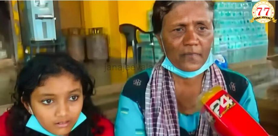 ವಯನಾಡು ಭೂಕುಸಿತದಲ್ಲಿ ಮನಕಲಕುವ ಕತೆ ; ಕುಸಿದ ಮನೆಯಿಂದ ತಪ್ಪಿಸಿಕೊಂಡು ಕಗ್ಗತ್ತಲಲ್ಲಿ ಬೆಟ್ಟ ಏರಿದ್ದ ಅಜ್ಜಿ-ಮೊಮ್ಮಗಳ ಕಾವಲಿಗೆ ನಿಂತ ಕಾಡಾನೆಗಳು !