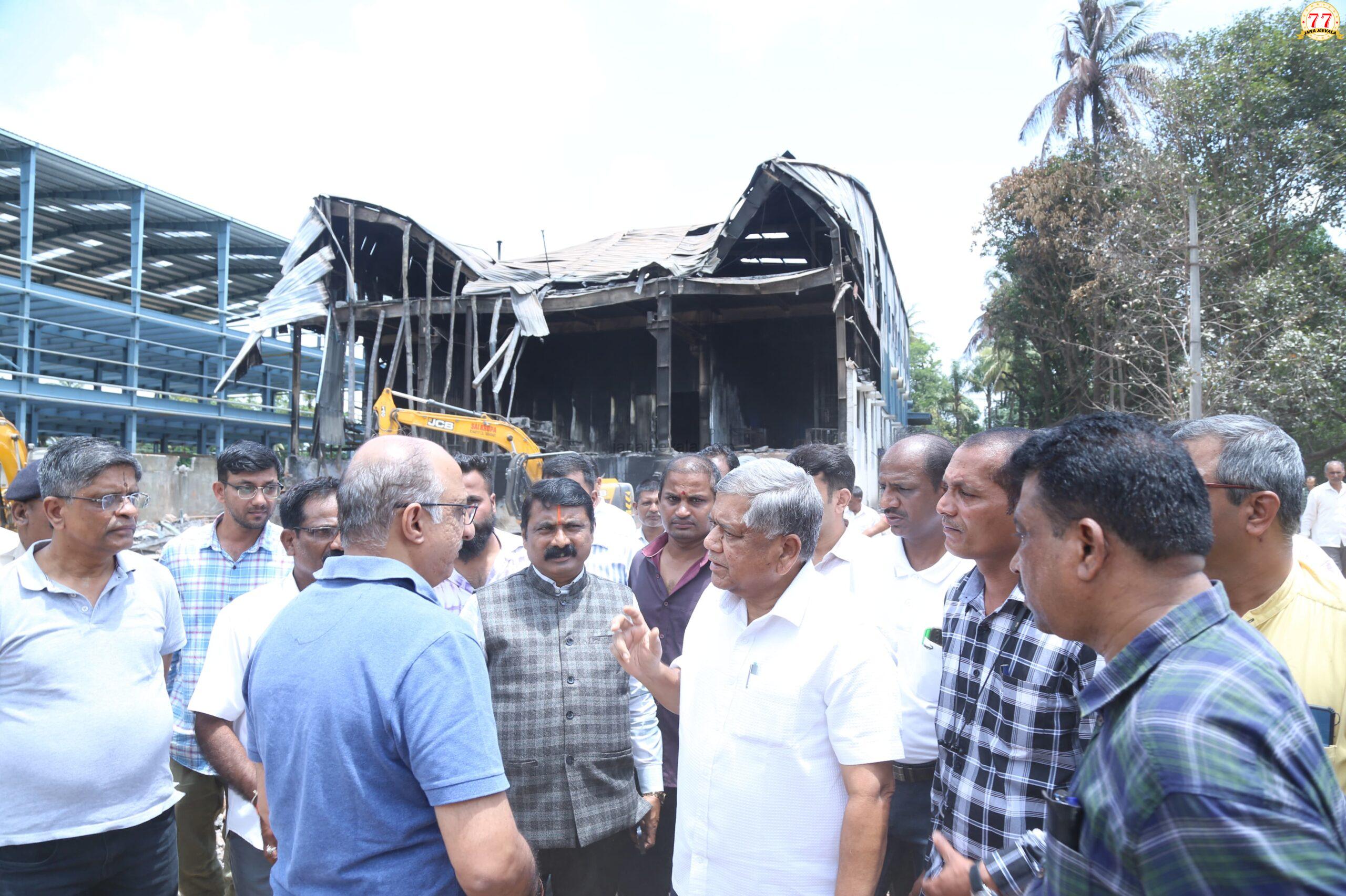ನಾವಗೆ ಕೈಗಾರಿಕಾ ಪ್ರದೇಶದಲ್ಲಿರುವ ಖಾಸಗಿ ಕಾರ್ಖಾನೆ ಹಾಗೂ ಮೃತ ಯಲ್ಲಪ್ಪ ಗುಂಡ್ಯಾಗೋಳ ಮನೆಗೆ ಭೇಟಿ ನೀಡಿದ ಸಂಸದ ಜಗದೀಶ ಶೆಟ್ಟರ