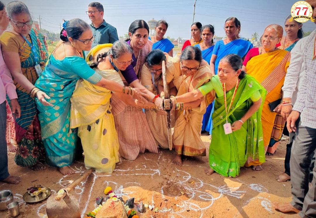 ಶಾಲಾ ಕೊಠಡಿ ನಿರ್ಮಾಣಕ್ಕೆ ಸಚಿವೆ ಲಕ್ಷ್ಮೀ ಹೆಬ್ಬಾಳಕರ್ ಭೂಮಿ ಪೂಜೆ  : ಮಕ್ಕಳ ವಿದ್ಯಾಭ್ಯಾಸ ಮೊಟಕಾಗದಂತೆ ನೋಡಿಕೊಳ್ಳಿ ಎಂದು ಕರೆ ನೀಡಿದ ಸಚಿವರು
