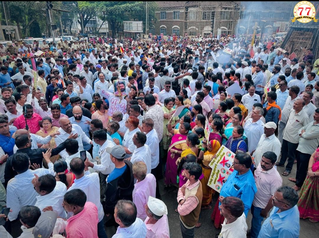 ಸಿ.ಟಿ. ರವಿ ವಿರುದ್ಧ ಭುಗಿಲೆದ್ದ ಆಕ್ರೋಶ: ಲಕ್ಷ್ಮೀ ಹೆಬ್ಬಾಳ್ಕರ್ ಅಭಿಮಾನಿಗಳ ಬೃಹತ್ ಪ್ರತಿಭಟನೆ