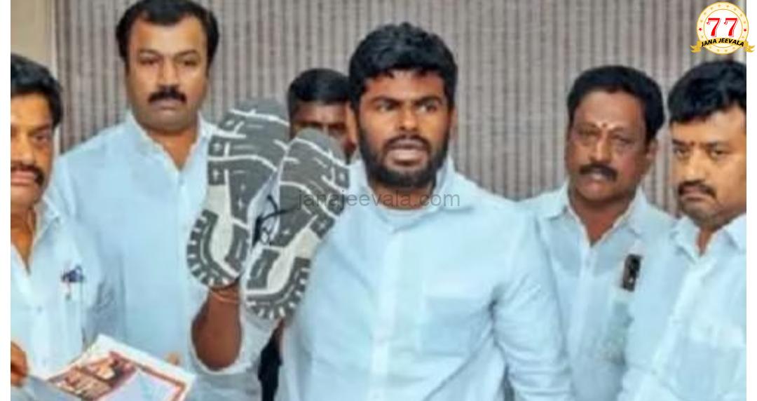 ಅಧಿಕಾರದಿಂದ ಕೆಳಗಿಳಿಸುವವರೆಗೆ ಚಪ್ಪಲಿ ಧರಿಸಲಾರೆ ಎಂದು ಪ್ರತಿಜ್ಞೆ ಮಾಡಿದ ನಾಯಕ