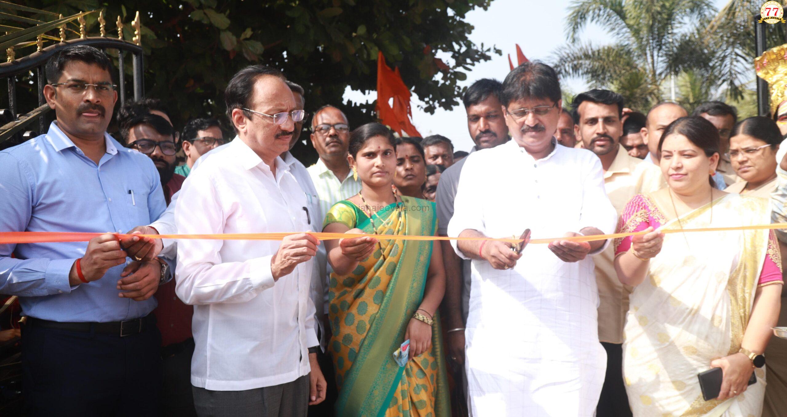 ಜ್ಯೋತಿ ಸ್ವಾಗತ- ಧ್ವಜಾರೋಹಣ, ಜಾನಪದ‌ ಕಲಾವಾಹಿನಿಗೆ ಚಾಲನೆ : ಸಂಗೊಳ್ಳಿ ಉತ್ಸವಕ್ಕೆ ಅದ್ಧೂರಿ ಚಾಲನೆ