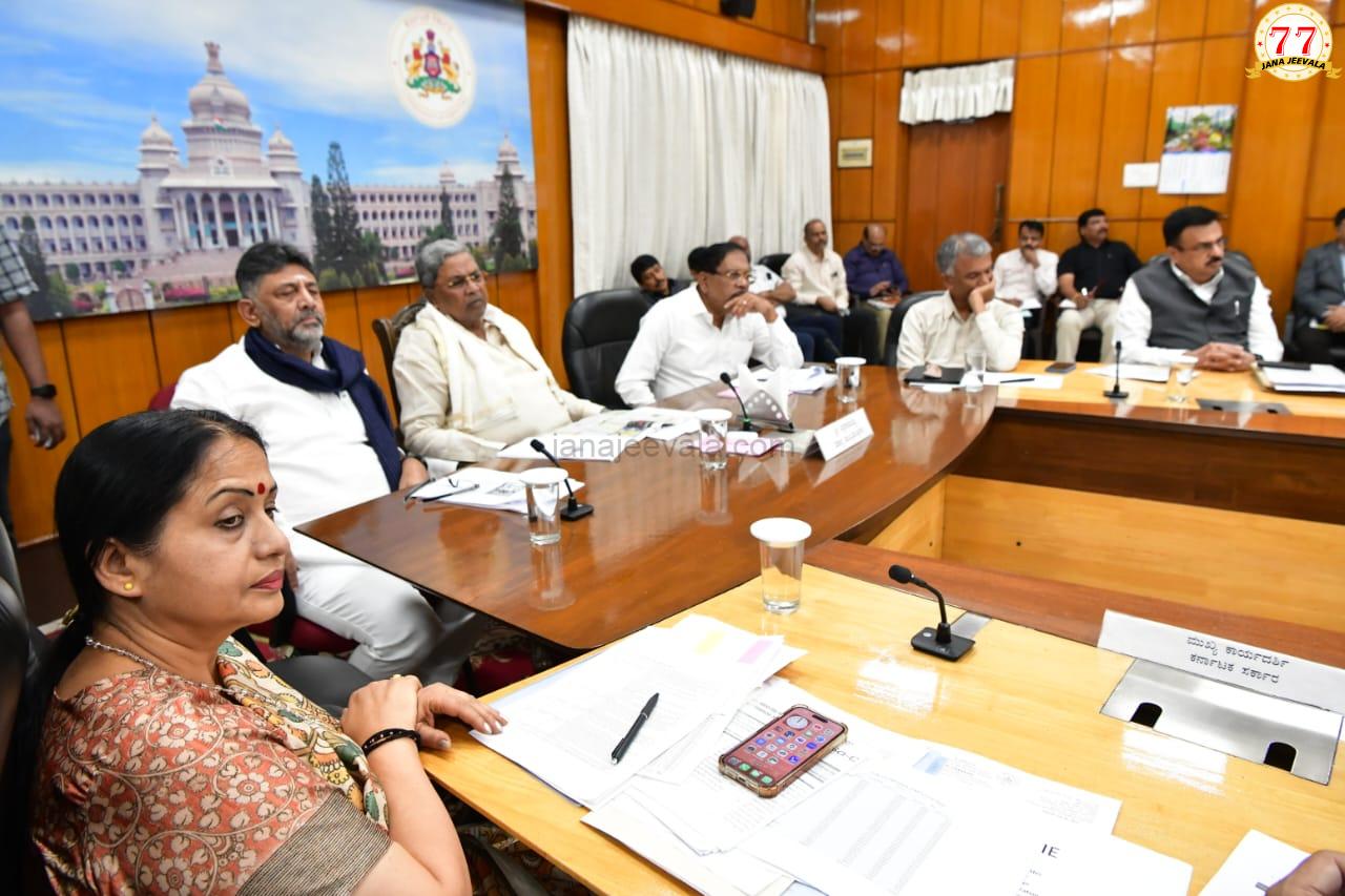 ಮೈಕ್ರೋ ಫೈನಾನ್ಸ್ ಸಭೆಯಲ್ಲಿ ಮುಖ್ಯಮಂತ್ರಿ ಸಿದ್ದರಾಮಯ್ಯ ಅವರು ಸಭೆಯ ಮುಂದಿಟ್ಟ ಖಾರವಾದ ಪ್ರಶ್ನೆಗಳು...