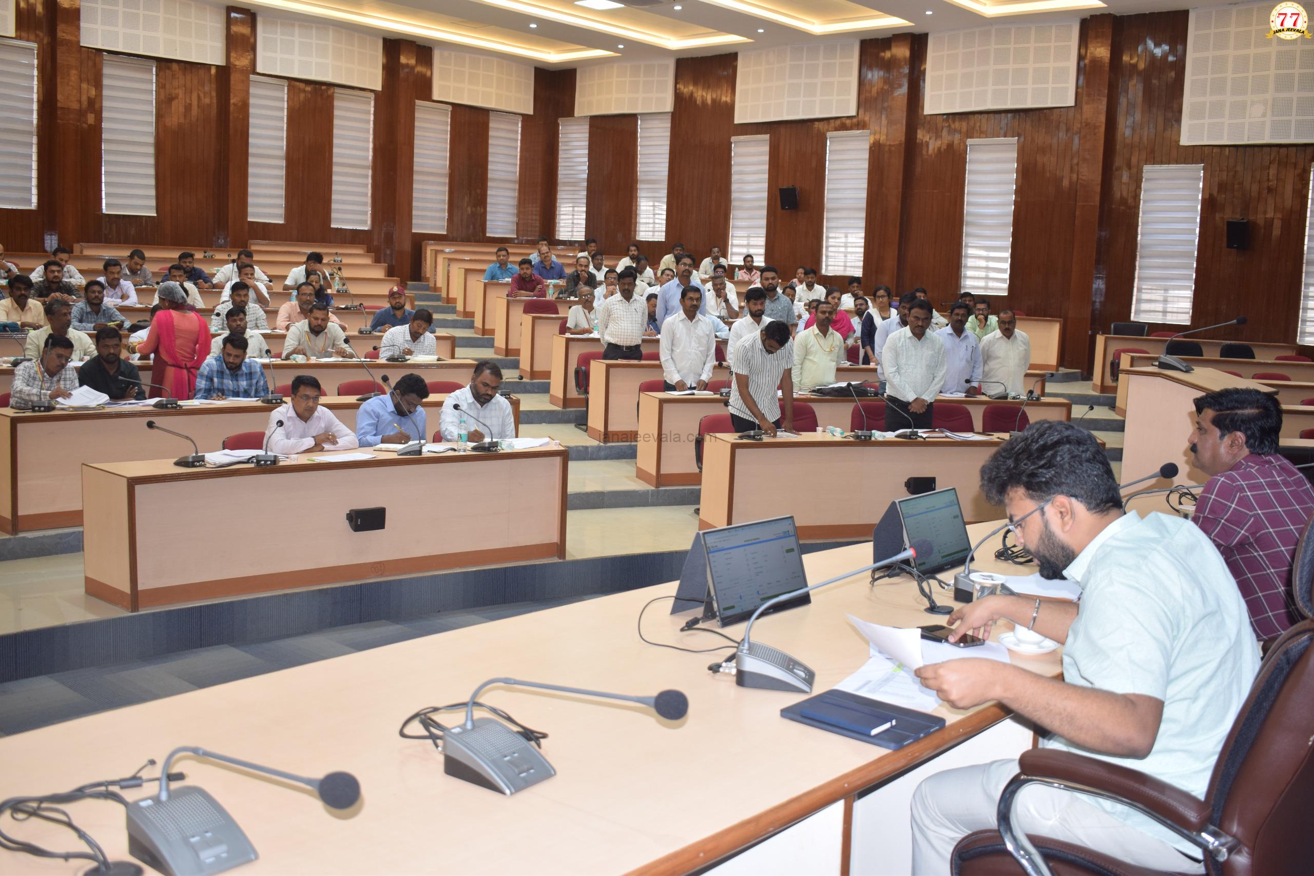 ಶಾಲಾ ಅಭಿವೃದ್ಧಿ ಕಾಮಗಾರಿಗಳಿಗೆ ಮೊದಲ ಆದ್ಯತೆ ನೀಡಿ: ಜಿಪಂ ಸಿಇಒ ರಾಹುಲ್ ಶಿಂಧೆ