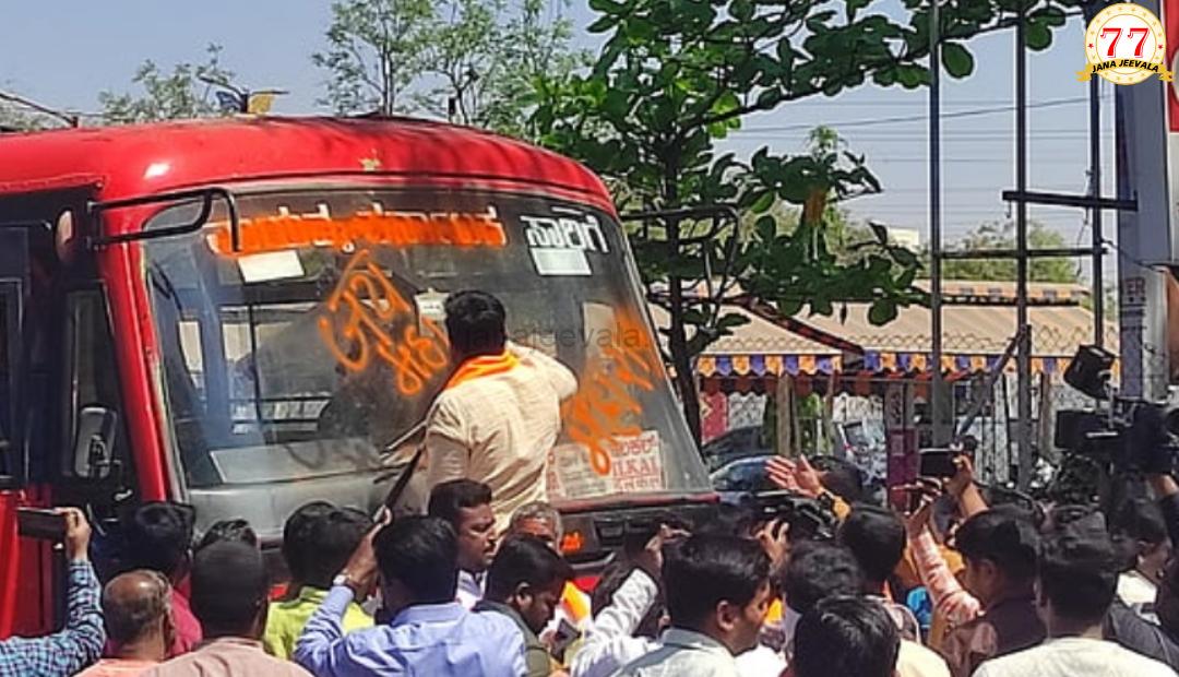 ಸೋಲಾಪುರದಲ್ಲಿ ಕರ್ನಾಟಕದ ಬಸ್ ತಡೆದು ಶಿವಸೇನೆ ಕಾರ್ಯಕರ್ತರ ಪುಂಡಾಟ