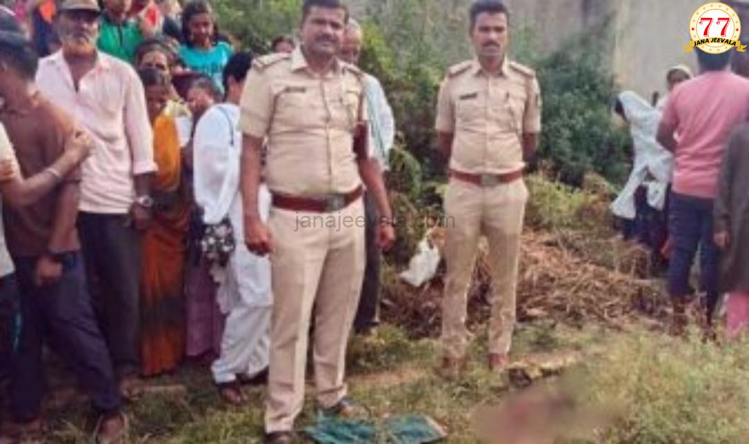 ಚನ್ನಮ್ಮನ ಕಿತ್ತೂರು: ನವಜಾತ ಹಸುಗೂಸು ಪತ್ತೆ… ನಾಯಿ, ಹಂದಿ ದಾಳಿ ಮಾಡಿರುವ ಶಂಕೆ   ಮರಿಯಮ್ಮನ ಗುಡಿ ಓಣಿಯ ಬಳಿ ನವಜಾತ ಹೆಣ್ಣು ಹಸುಗೂಸು ಪತ್ತೆ