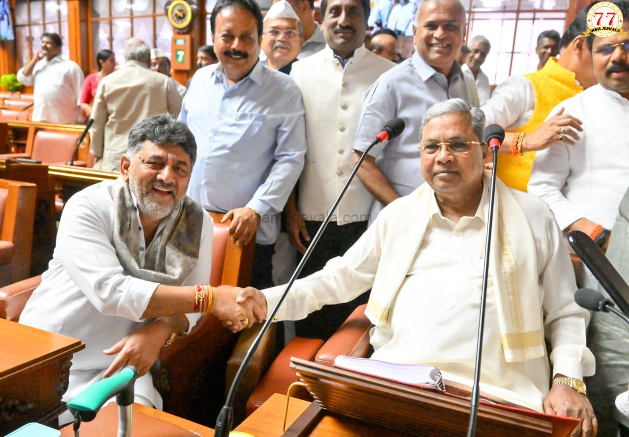 ದಾಖಲೆ ಬಜೆಟ್ ಮಂಡಿಸಿದ ಸಿದ್ದರಾಮಯ್ಯ