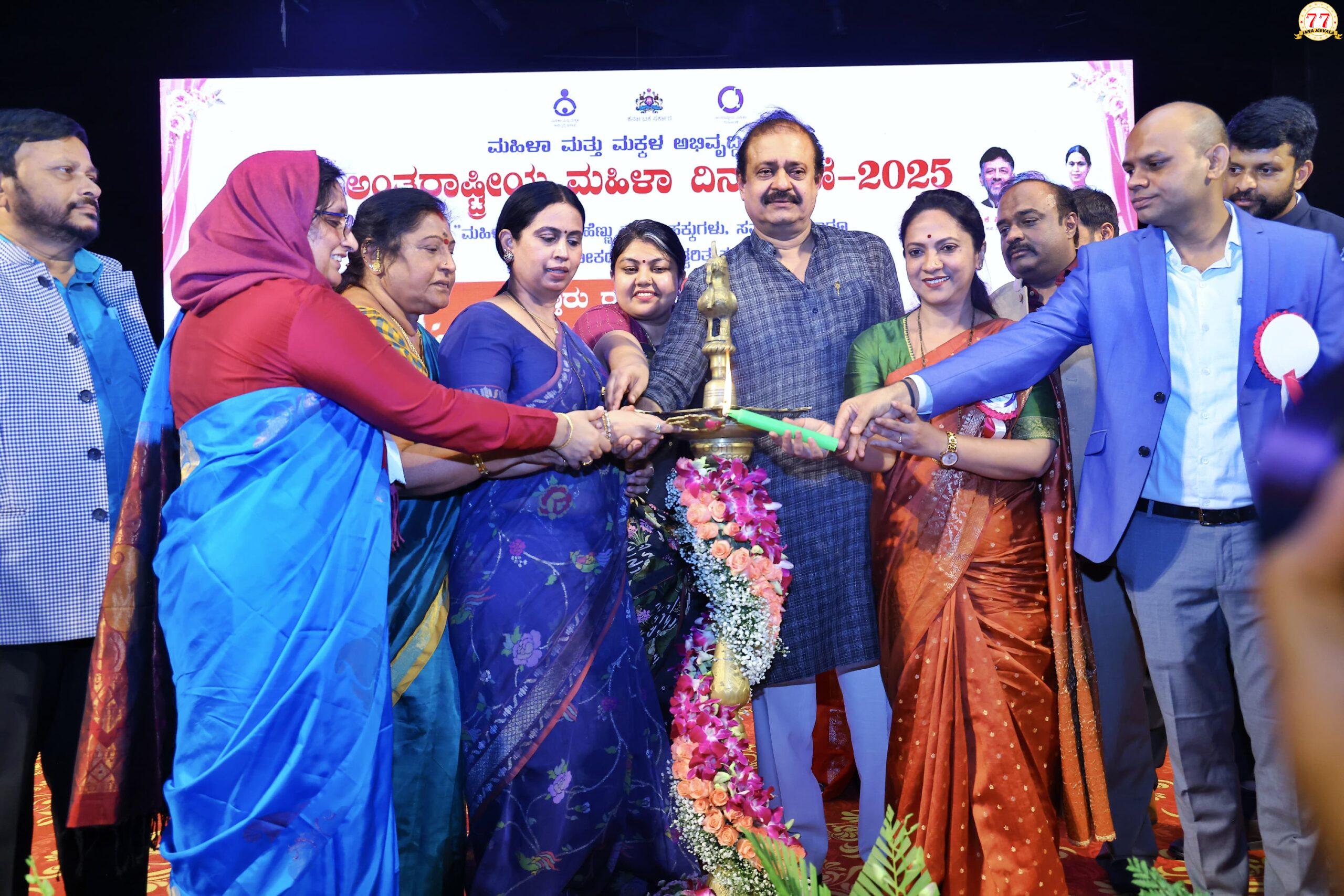 6 ಸಂಸ್ಥೆಗಳಿಗೆ, 20 ಮಹಿಳಾ ಸಾಧಕಿಯರಿಗೆ ಕಿತ್ತೂರು ರಾಣಿ ಚನ್ನಮ್ಮ ಪ್ರಶಸ್ತಿ ಪ್ರದಾನ
