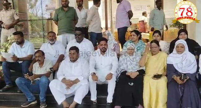ಬೆಳಗಾವಿ ಮಹಾನಗರ ಪಾಲಿಕೆಯಲ್ಲಿ ಏಜೆಂಟರ ಹಾವಳಿ ವಿರೋಧಿಸಿ ನಗರ ಸೇವಕರಿಂದ ಪ್ರತಿಭಟನೆ