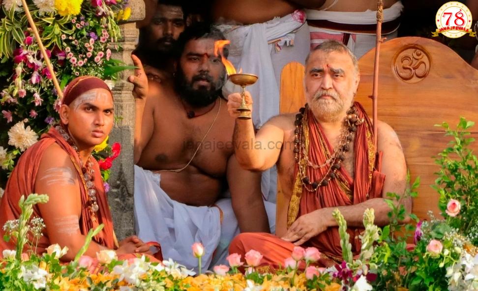 2,500 ವರ್ಷ ಇತಿಹಾಸ ಹೊಂದಿರುವ ಕಂಚಿ ಕಾಮಕೋಟಿ ಪೀಠಕ್ಕೆ 71ನೇ ಪೀಠಾಧಿಪತಿ ನೇಮಕ 2,500 ವರ್ಷ ಇತಿಹಾಸ ಹೊಂದಿರುವ ಅದ್ವೈತ ವೇದಾಂತ ಪರಂಪರೆಯ ಮಠ