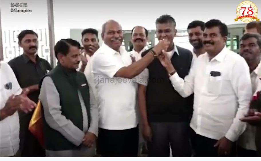 ಕೇಕ್ ಕತ್ತರಿಸಿ ಹುಟ್ಟು ಹಬ್ಬ ಆಚರಿಸಿಕೊಂಡ ಸತೀಶ ಜಾರಕಿಹೊಳಿ