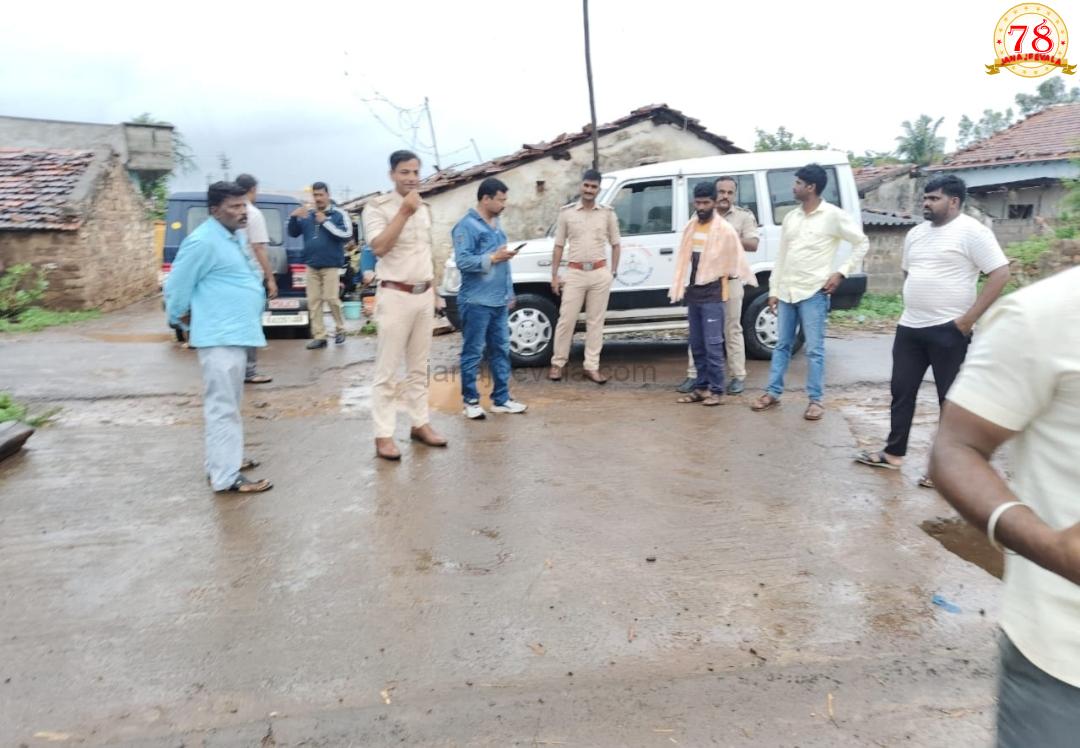 3 ಸೀರಿಯಲ್ ಕಿಲ್ಲರ್ಸ್ ಊರಲ್ಲೇ ನಡೆಯಿತು ಮತ್ತೊಂದು ಭೀಕರ ಕೊಲೆ...!     ಕೊಲೆಗಡುಕರಿಗೆ ಸಿಂಹಸ್ವಪ್ನ ಈ ಜಾವೇದ್ ಮುಶಾಪುರಿ...!
