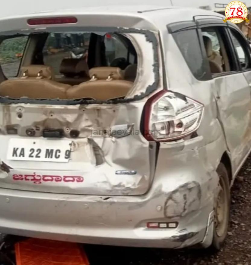 ಅಥಣಿ ಬಳಿ ಭೀಕರ ಅಪಘಾತಕ್ಕೆ ಮೂರು ಬಲಿ