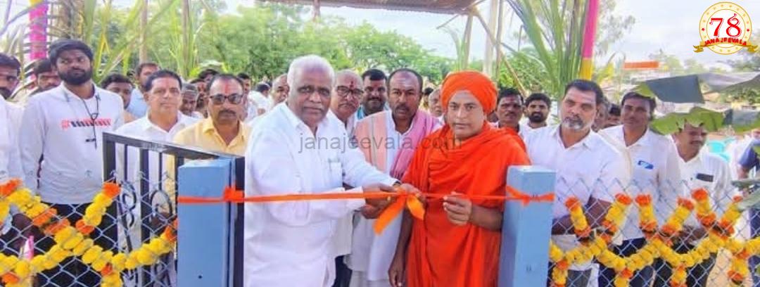 ಸುಣದೋಳಿಯಲ್ಲಿ ಪರಮೇಶ್ವರ ಮೂರ್ತಿ ಉದ್ಘಾಟಿಸಿದ ಈರಣ್ಣ ಕಡಾಡಿ