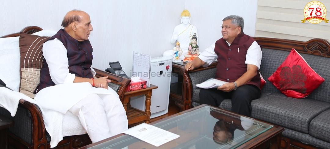 ದಂಡುಮಂಡಳಿ ವ್ಯಾಪ್ತಿಯಡಿ ಬರುವ ನಾಗರಿಕ ಕ್ಷೇತ್ರವನ್ನು ಮಹಾನಗರ ಪಾಲಿಕೆಗೆ ಹಸ್ತಾಂತರಿಸುವ ಕುರಿತು ಕೇಂದ್ರ ರಕ್ಷಣಾ ಸಚಿವ ರಾಜನಾಥ ಸಿಂಗ್ ಅವರೊಂದಿಗೆ ಸಂಸದ ಶೆಟ್ಟರ್ ಚರ್ಚೆ
