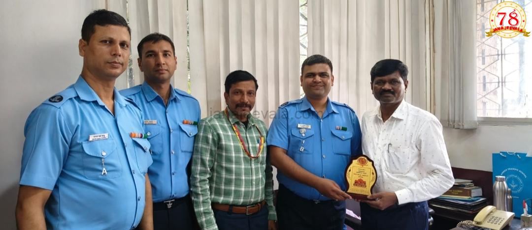 ಬೆಳಗಾವಿ ಕೇಂದ್ರ ಗ್ರಂಥಾಲಯಕ್ಕೆ ಸಾಂಬ್ರಾದ ಭಾರತೀಯ ವಾಯುದಳದ ಏರ್ ಮನ್ ಟ್ರೈನಿಂಗ್ ಸ್ಕೂಲಿನ ತಾಂತ್ರಿಕೇತರ ಪ್ರಶಿಕ್ಷಣಾರ್ಥಿಗಳ ಶೈಕ್ಷಣಿಕ ಭೇಟಿ