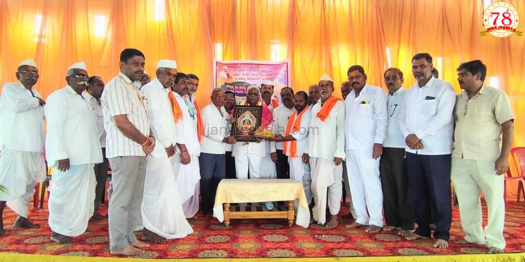 ಕಾಂಕ್ರೀಟ್‌ ರಸ್ತೆ ಹಾಗೂ ರೂ. 5 ಲಕ್ಷಗಳ ವೆಚ್ಚದಲ್ಲಿ ಸಮುದಾಯ ನಿರ್ಮಾಣ ಕಾಮಗಾರಿಗಳಿಗೆ ಭೂಮಿ ಪೂಜೆ ನೆರವೇರಿಸಿದ ಈರಣ್ಣ ಕಡಾಡಿ
