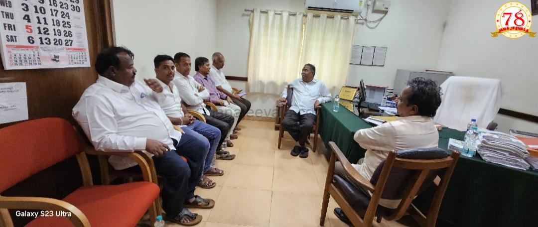 ಸಕ್ಕರೆ ಕಾರ್ಖಾನೆ ಚುನಾವಣೆಯಲ್ಲಿ ಗೆಲುವು ಬೆನ್ನಲ್ಲೇ ಕಾರ್ಖಾನೆ ಬೆಳವಣಿಗೆ ಕುರಿತು ಚರ್ಚೆ ನಡೆಸಿದ ಶಾಸಕರು