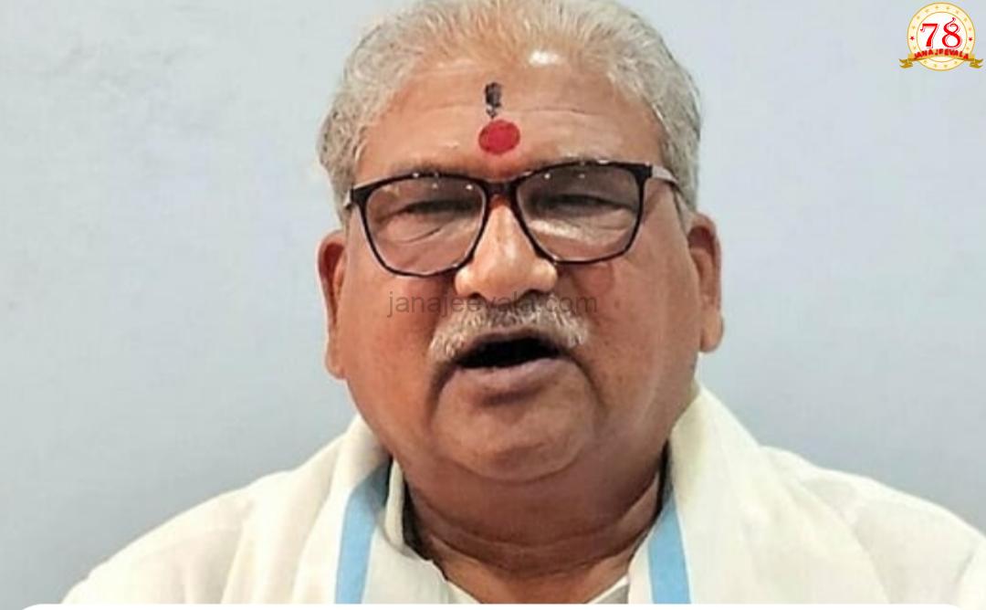 ಸರ್ಕಾರಿ ಕಚೇರಿಗಳ ಮೇಲೆ ನಾಡ ಧ್ವಜ ಹಾರಿಸಲು ಆದೇಶ ಹೊರಡಿಸಲು ಮನವಿ