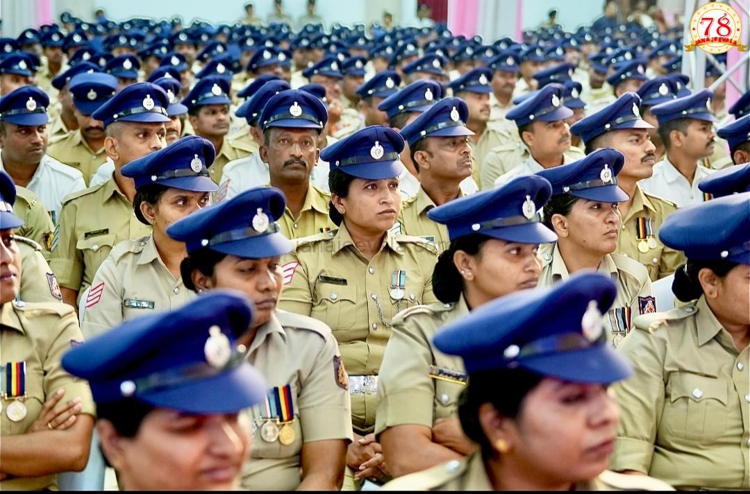 ಪೊಲೀಸ್ ಕಾನ್‌ಸ್ಟೇಬಲ್‌ ಗಳಿಗೆ ನೇವಿ ಬ್ಲೂ ಪೀಕ್ ಕ್ಯಾಪ್‌