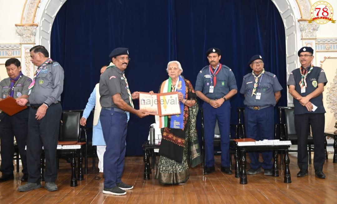 ಬಾರ್ ಟು ಸಿಲ್ವರ್ ಸ್ಟಾರ್ ಪ್ರಶಸ್ತಿ ಸ್ವೀಕರಿಸಿದ ಗಜಾನನ ಮನ್ನಿಕೇರಿ