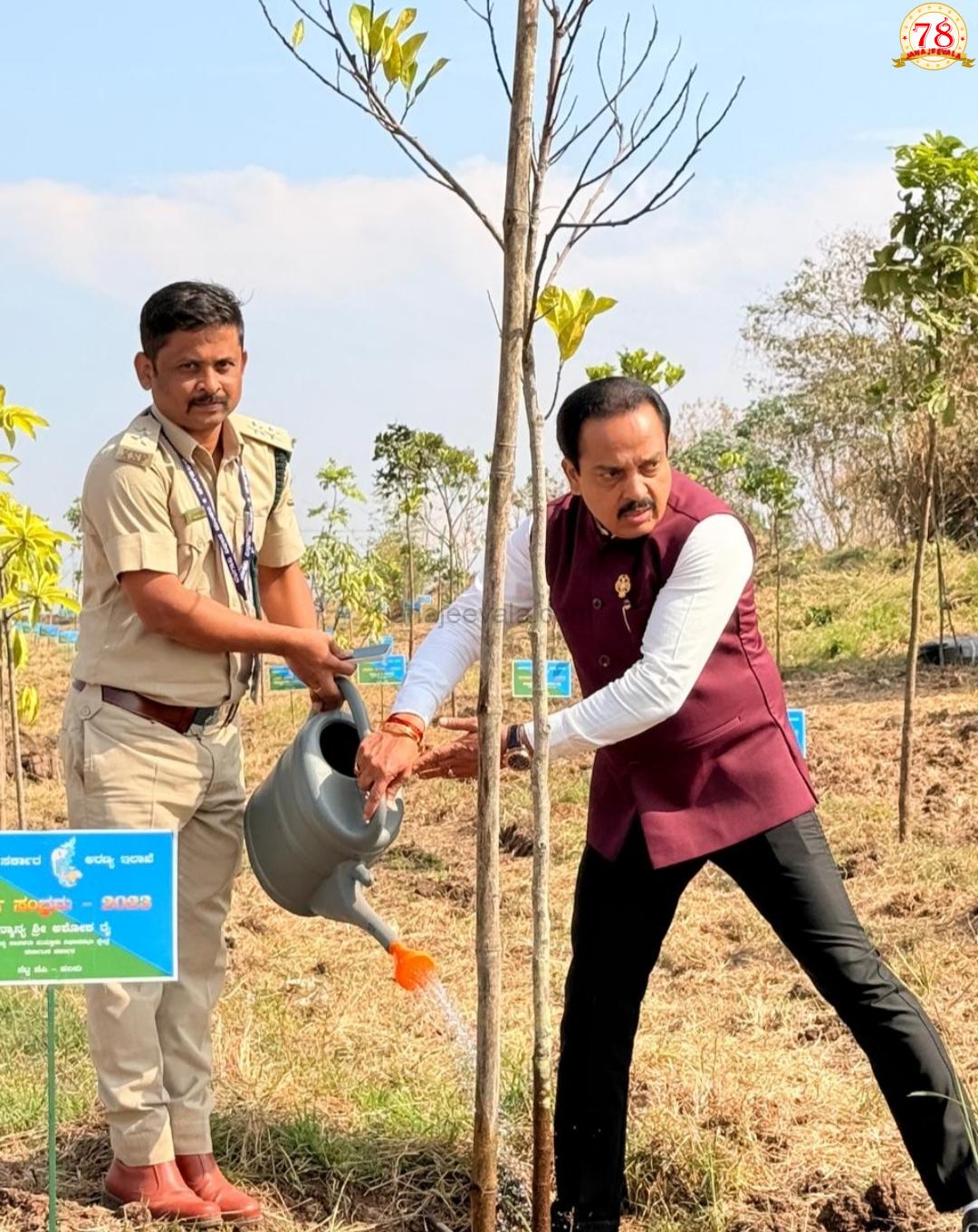 ಅಧಿವೇಶನಕ್ಕೆ ಹೋದಾಗ ತಾನು ನೆಟ್ಟ ಗಿಡವನ್ನು ಪರಿಶೀಲಿಸಿದ ಶಾಸಕ ಅಶೋಕ್ ರೈ ಗಿಡಗಳ ಮೇಲಿನ ಪ್ರೀತಿಯನ್ನು ಬೆಳಗಾವಿಯಲ್ಲೂ ಮರೆಯಲಿಲ್ಲ..