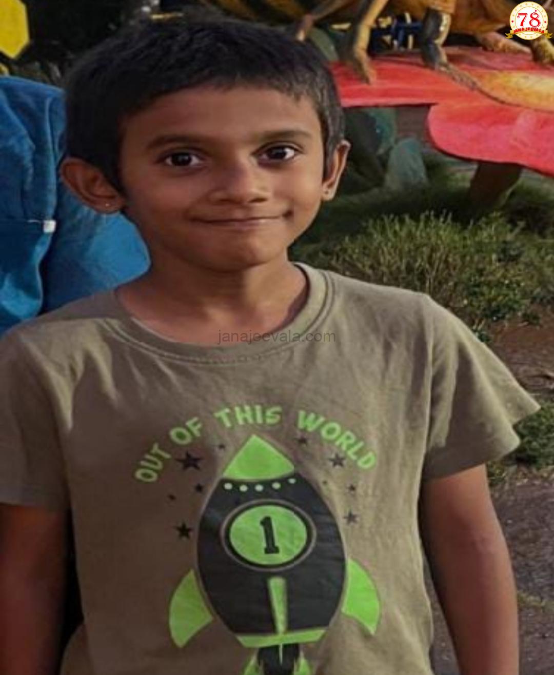 ಭೀಕರ ಅಪಘಾತ : ಕಾರು ಮರಕ್ಕೆ ಡಿಕ್ಕಿ ಹೊಡೆದು ಬಾಲಕ ಸಾವು