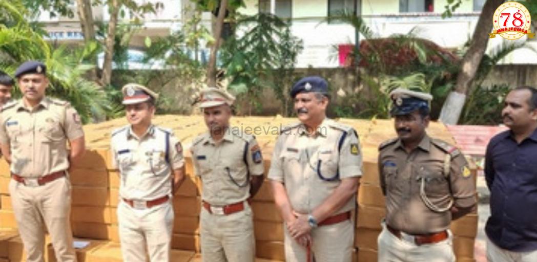 ಅಕ್ರಮವಾಗಿ ಸಾಗಿಸುತ್ತಿದ್ದ 900 ಬಾಕ್ಸ್ ಮದ್ಯ ವಶ
