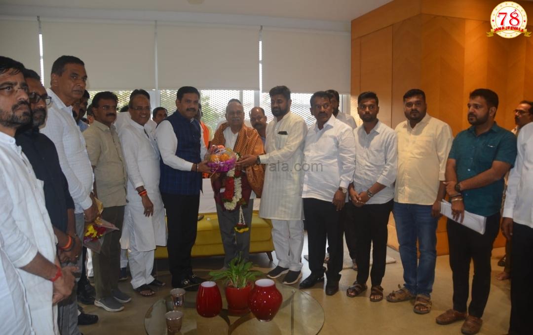 ಪ್ರಭಾಕರ ಕೋರೆ ಅವರನ್ನು ಸನ್ಮಾನಿಸಿದ ವಿಜಯೇಂದ್ರ