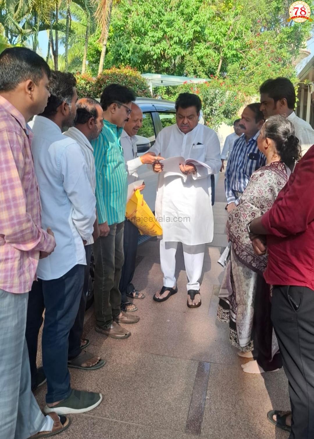 ಹೊಸ ಜಾಹೀರಾತು ನೀತಿ-ಮುಚ್ಚುವ ಸ್ಥಿತಿಗೆ ಬಂದು ತಲುಪಿದ ಪತ್ರಿಕೆಗಳು : ಈ ಹೊಸ ನೀತಿ ಸ್ಥಗಿತಗೊಳಿಸಲು ಸಚಿವದ್ವಯರಿಗೆ ಸಂಪಾದಕರು, ಪತ್ರಕರ್ತರಿಂದ ಮನವಿ