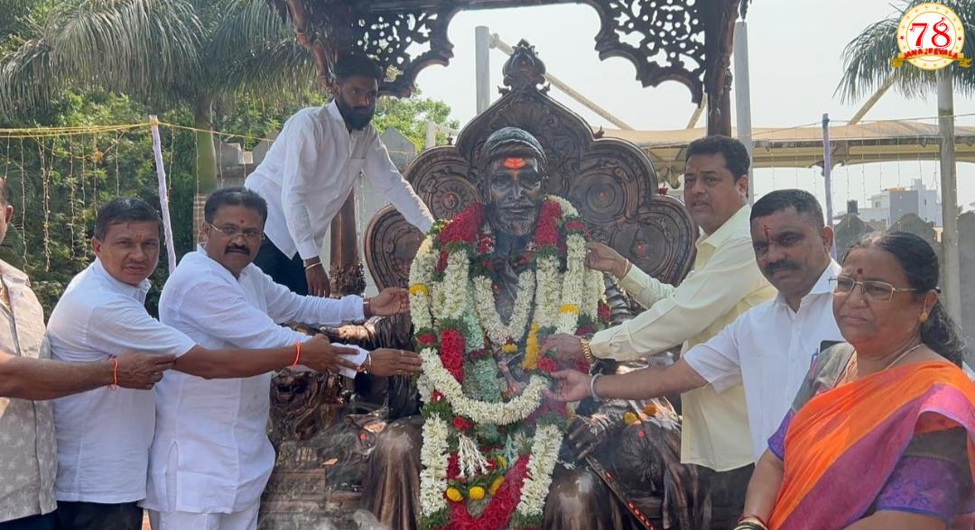ಶಿವಾಜಿ ಪ್ರತಿಮೆಗೆ ಮಾಲಾರ್ಪಣೆ ಮಾಡಿದ ಕಿರಣ ಜಾಧವ
