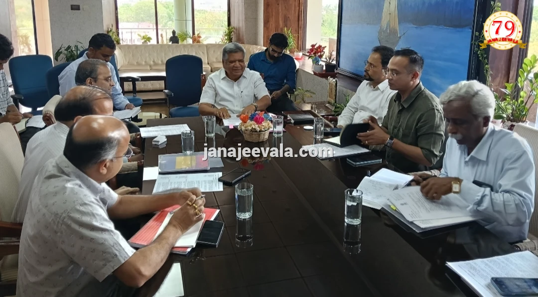 ನೈರುತ್ಯ ರೇಲ್ವೆ ಅಧಿಕಾರಿಗಳೊಂದಿಗೆ ಸಂಸದ ಶೆಟ್ಟರ್ ಸಭೆ